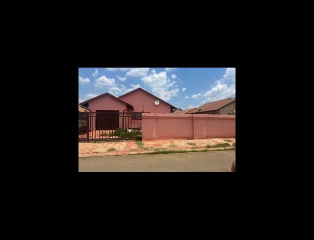 3 BEDROOM HOUSE FOR SALE IN SILUMA VIEW